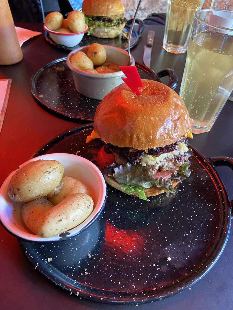 Florecita Roquera! 🔥🌼 <a href="/IndomitaBurgers/">indomita.burgers</a>