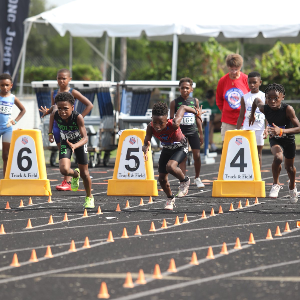 AAUTrackNField's tweet photo. Speed limit? 🚦 Nonexistent 💯
#aautrackandfield #clubtrack https://t.co/sXPQYpESiI