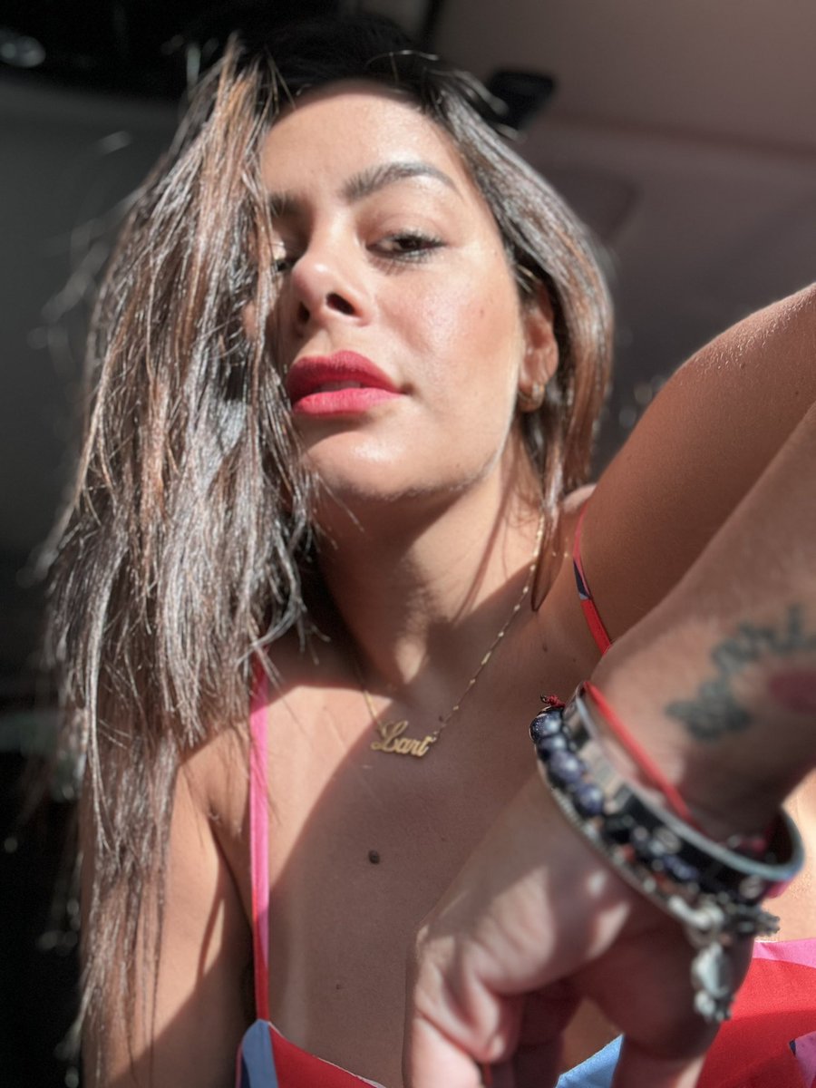 Larissa Riquelme tweet media