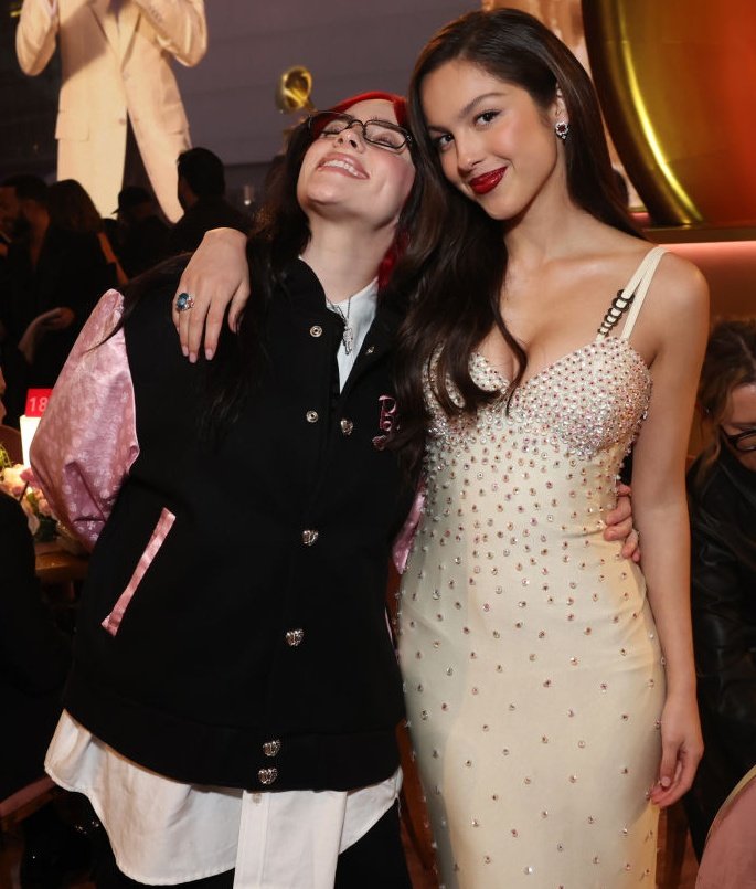 Billie Eilish and Olivia Rodrigo looked happier than ever catching up at The #GRAMMYs 📷 Monica Schipper/Getty Images for The Recording Academy