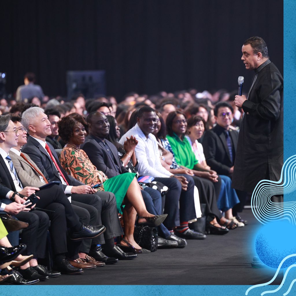 EvangelistDag's tweet photo. Enjoy these highlights from a special weekend in Singapore at City Harvest Church!

On Saturday the preaching was focused on why we must lose, suffer, sacrifice and die to self in order to be more like Christ so we can enter a new realm of fruitfulness!

#LiveFromSingapore #DHMM https://t.co/t3uIc5ywlz
