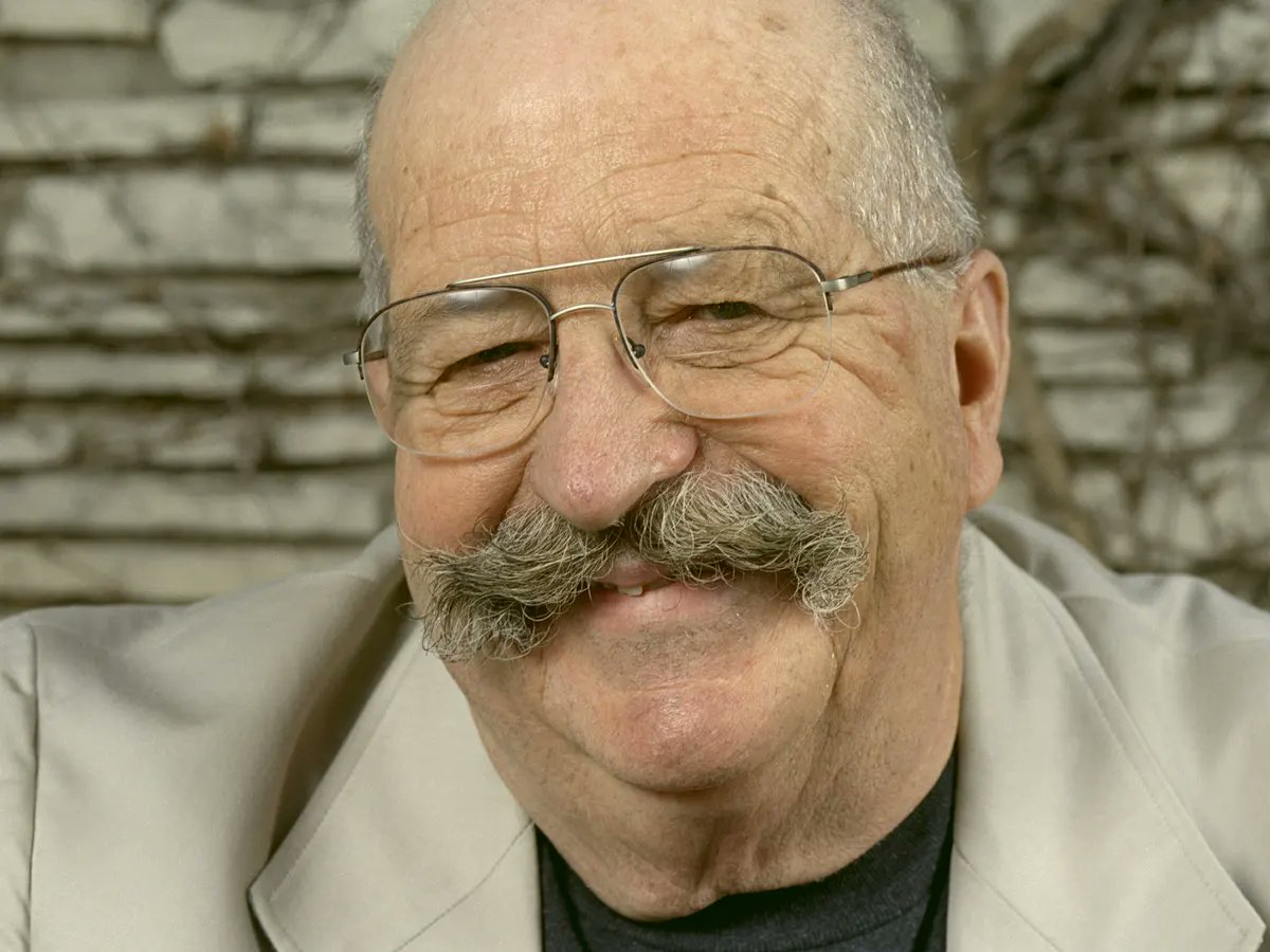 MuseZack's tweet photo. Real ones know who the real Mr. Pringles was. #GeneWolfe #BookoftheNewSun https://t.co/o7wKJRGWIi