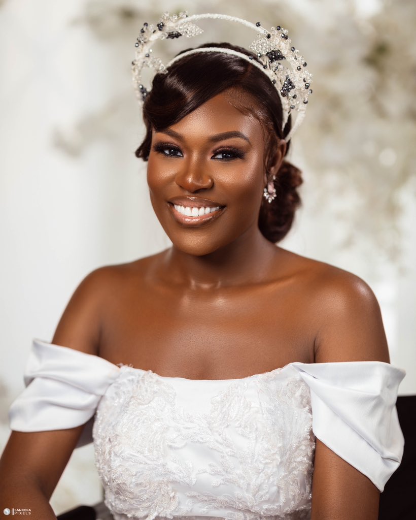 SankofaPixels's tweet photo. Cheers to a new month and another chance for us to get it right.
______________________________

Photo: @sankofa.pixels
In Frame: @itsharvester 
MUA: @blush_gh
Hair stylist: @blush_gh 
Flower decor: @sleek_events__ 
Hair accessories: @torias_creations https://t.co/RhaNnUOs83