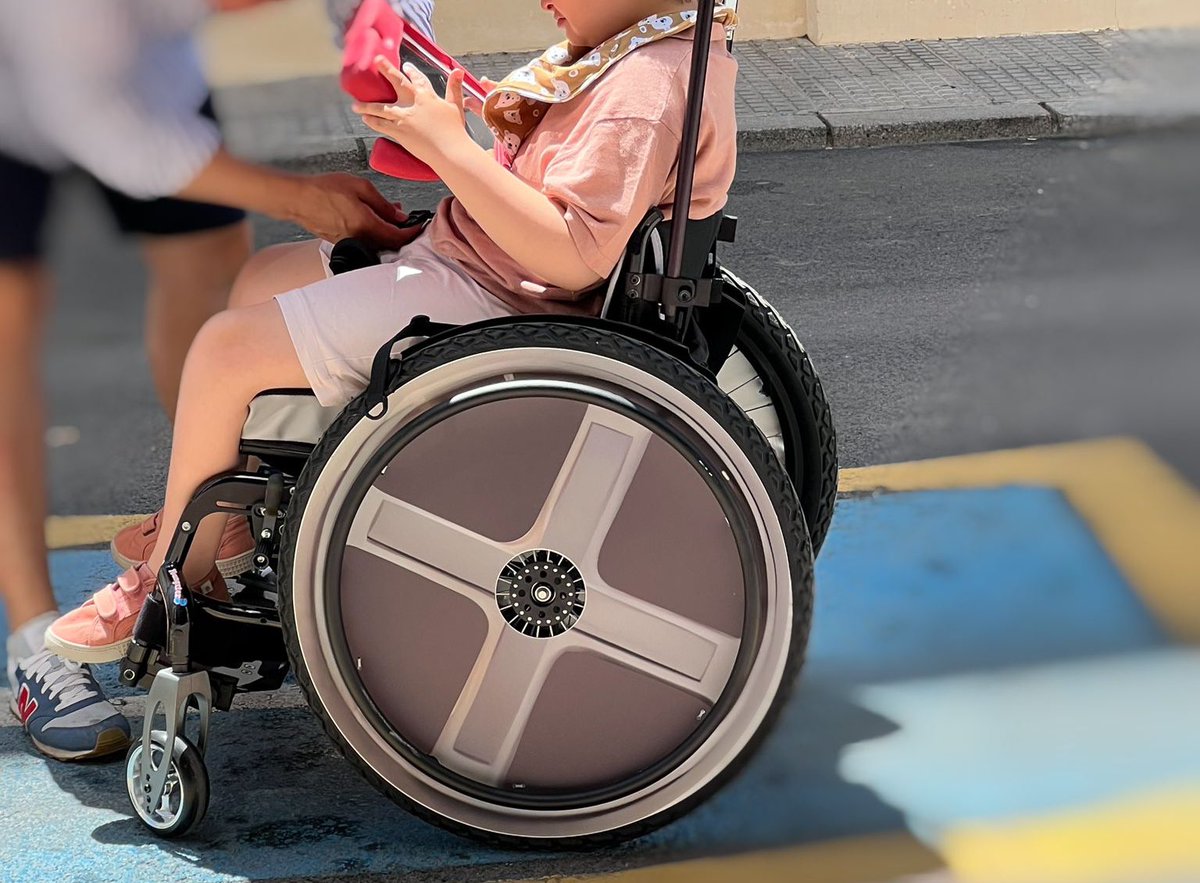 5 meses de burocracia y desinterés absoluto. Mi hijo, usuario de silla de ruedas y con un grado reconocido de +75%, sigue sin certificado de discapacidad, sin prestaciones, sin poder aparcar en MR.¿El motivo? Un error informático. 

Más que negligencia, esto es violencia. ¡BASTA!