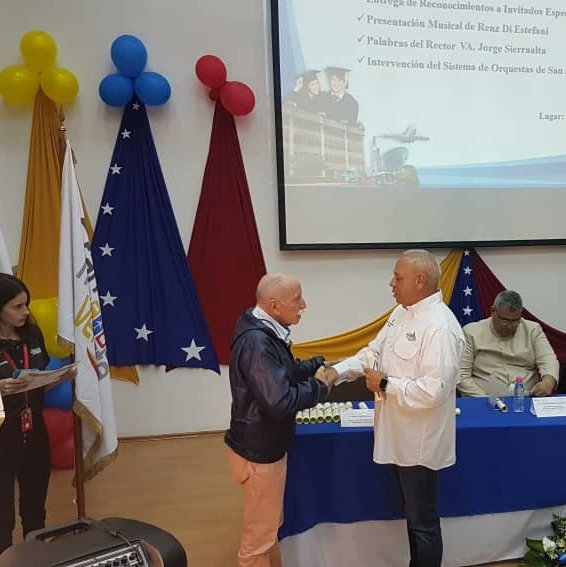 AeropostalVE's tweet photo. En el marco de la celebración del 5to. Aniversario de la creación de la @UnetransOficial, el Consejo de Gestión Universitaria Provisional, otorgó un reconocimiento especial al Pdte. de Aeropostal G/D @arturotariba78 por su gran aporte en el desarrollo del 7° Vértice de la #GMTVen https://t.co/amceCQs3Cs