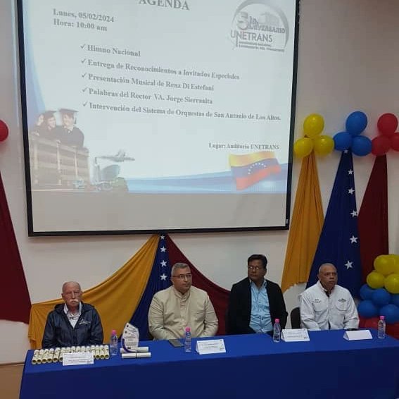 AeropostalVE's tweet photo. En el marco de la celebración del 5to. Aniversario de la creación de la @UnetransOficial, el Consejo de Gestión Universitaria Provisional, otorgó un reconocimiento especial al Pdte. de Aeropostal G/D @arturotariba78 por su gran aporte en el desarrollo del 7° Vértice de la #GMTVen https://t.co/amceCQs3Cs
