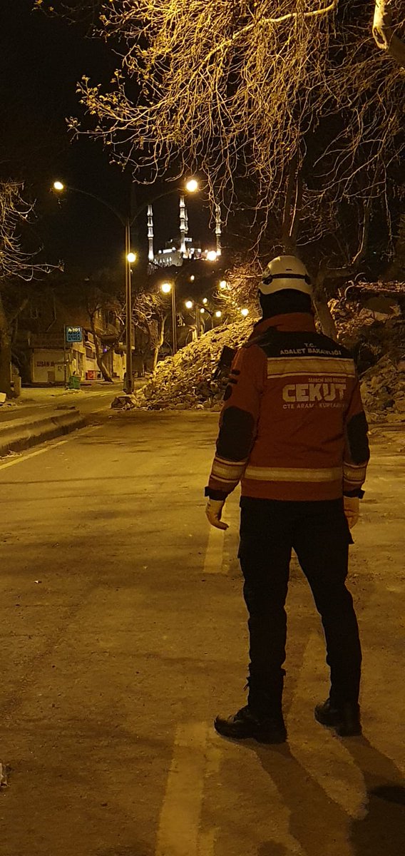 KOCASLI1907's tweet photo. Gönül şehri viran oldu ama gönlümüz hep ayakta #6subat2023 https://t.co/r0LLWIDcLI