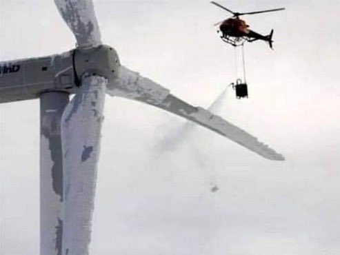 NorvellTommy's tweet photo. Så här ser det ut i hela Sverige på sina håll under vintern!

Helikopter flyger och sprutar glykol och varmvatten för att få bort isen….
Vatten värms upp av dieselaggregat!

- det ör svensk miljöpolitik!😂som kostar skjortan… https://t.co/A9bJ3cohPv
