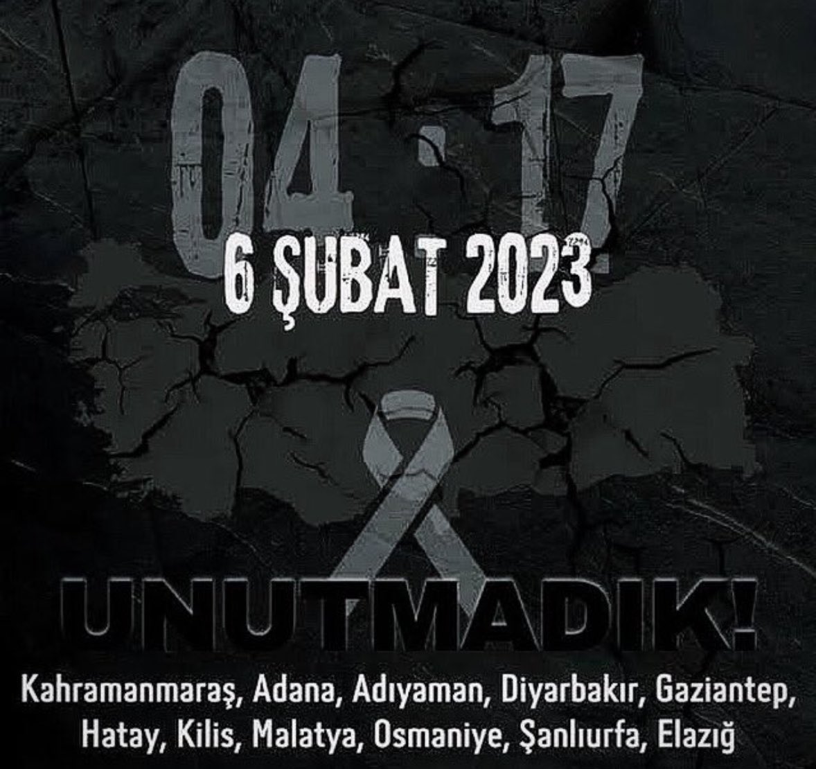 6 Şubat 2023 sabahına 11 ilimizi etkileyen depremler sonucu büyük bir dehşet ve üzüntüyle uyandık. Tarifi olmayacak acılar içinde geçen bu felaketin birinci yılında, yitip giden canlarımızı unutmadık, unutmayacağız. Rabbim Yüce Devletimize ve Aziz Milletimize tekrarını yaşatmasın
