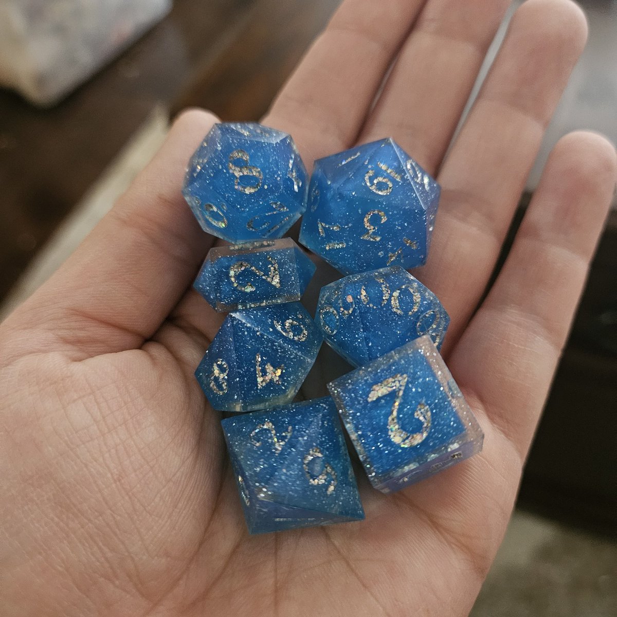 Just finished making this set and high key they're probably some of my favorites I've ever made

SO SPARKLY ✨️ 
#dice #dicegoblin #dnd