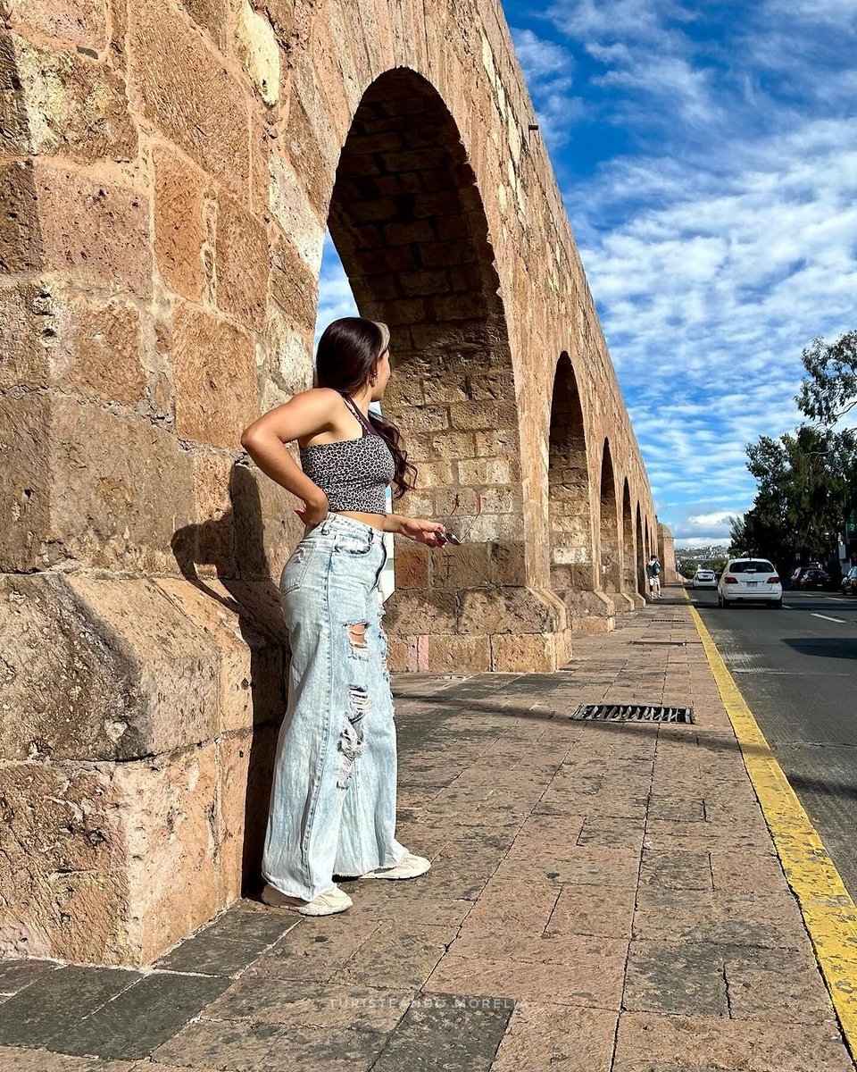 Turismorelia's tweet photo. Con una longitud de alrededor de 1.7 kilómetros, el acueducto cuenta con 253 arcos y alcanza alturas significativas en algunas secciones.

#TuristeandoMorelia #Morelia https://t.co/tdezDVpjmO