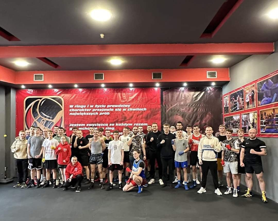 WislokRzeszow's tweet photo. Nowy, ciężki tydzień przed nami! A weekend przepracowaliśmy na minicampie w Mieleckiej Szkole Boksu! Obok nas i Gospodarzy w wymianach uczestniczyła sędziszowska Galicja, #StreetAutonomy #Sanok i FoxBoxClub Bratkowice!
#Rzeszów #Mielec #Podkarpackie #info #boxing #sportslife #PZB https://t.co/lzJ8RqxM4C