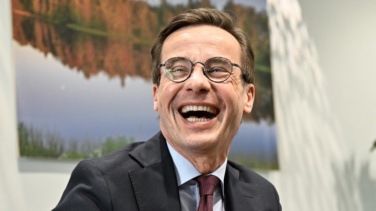 Parafras till en hycklande högerpopulist. 

Var bor du lilla råtta? Gratis kvart. 
Vad gör du klockan åtta? Smiter skatt. 
Hur många avdrag har du? Sjuttiotvå.
Hur är det med moralen? Si och så.