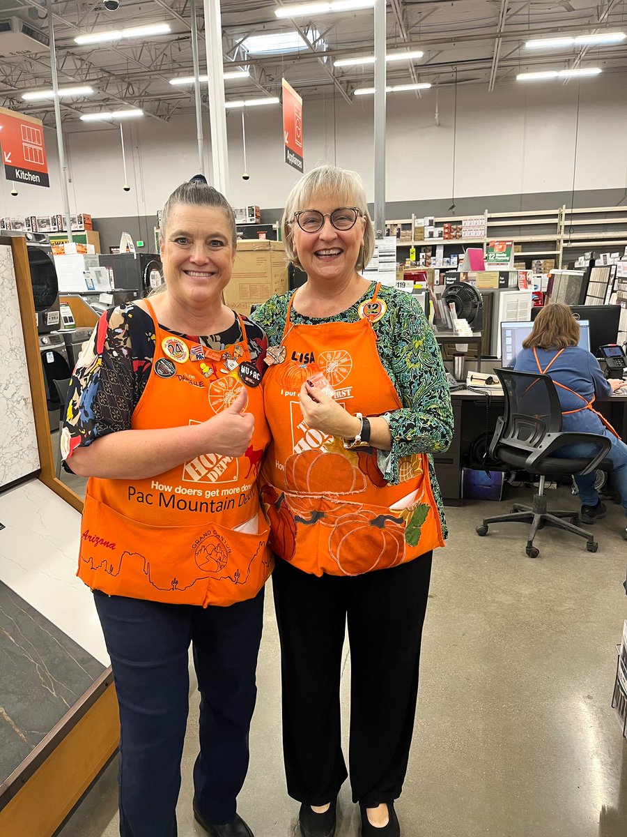 Time to roll out the red carpet at Store 0410 Tucson!🌵💥

Brand Ambassador <a href="/ElliBRWS/">ElliRWS</a> awarded associate Lisa with a Rockwood Silver Pin for her outstanding sales!🏅🎉 Even DSM Danielle joined the party! 

We appreciate y’all! Keep spreading that Rockwood magic, team! 💚🪟