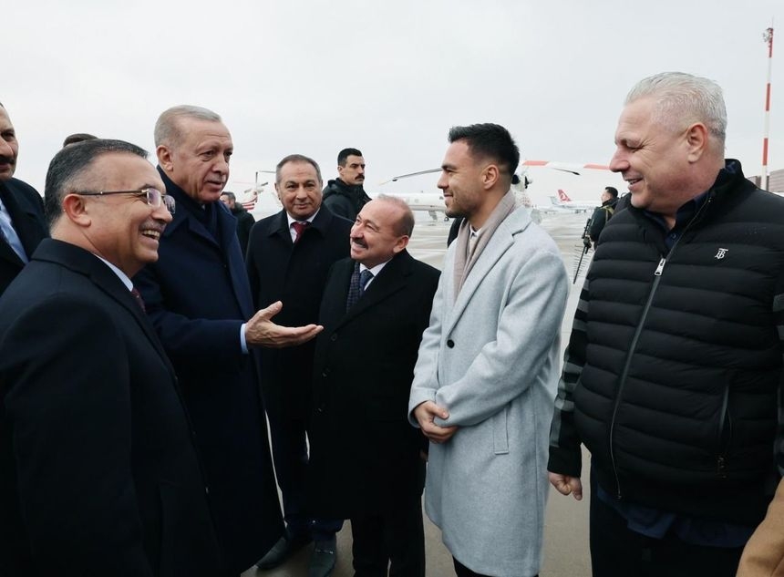 cetin13rasit's tweet photo. Cică Erdoğan s-a întâlnit cu Șumudică. Hoț, turcu', atât de hoț că l-a făcut pe rumân să cadă (de) prost. #prieteniemultiseculară https://t.co/lGsPobgQUx