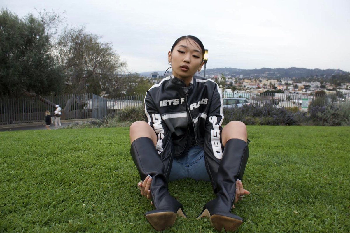 i be throwin fits they be tellin me to grow up