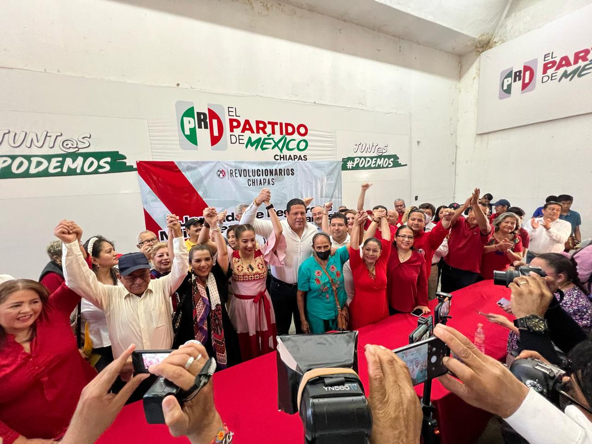 ChiapasPRI's tweet photo. Las y los priistas de Chiapas, acompañamos a @OlgaLuzMx a su registro en nuestro partido como aspirante a la Gubernatura de #Chiapas.
Sabemos de su capacidad y trabajo por la gente, cuenta con el #PRI para construir un proyecto que atienda las causas sociales.
#MerecesMás https://t.co/rUI7hpfflv