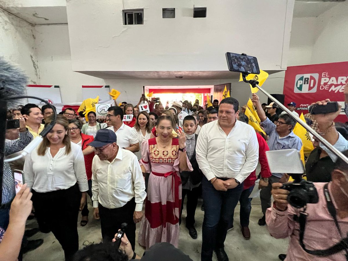 ChiapasPRI's tweet photo. Las y los priistas de Chiapas, acompañamos a @OlgaLuzMx a su registro en nuestro partido como aspirante a la Gubernatura de #Chiapas.
Sabemos de su capacidad y trabajo por la gente, cuenta con el #PRI para construir un proyecto que atienda las causas sociales.
#MerecesMás https://t.co/rUI7hpfflv