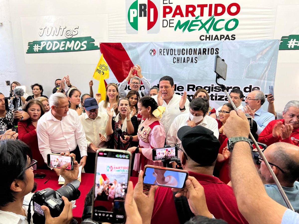 ChiapasPRI's tweet photo. Las y los priistas de Chiapas, acompañamos a @OlgaLuzMx a su registro en nuestro partido como aspirante a la Gubernatura de #Chiapas.
Sabemos de su capacidad y trabajo por la gente, cuenta con el #PRI para construir un proyecto que atienda las causas sociales.
#MerecesMás https://t.co/rUI7hpfflv