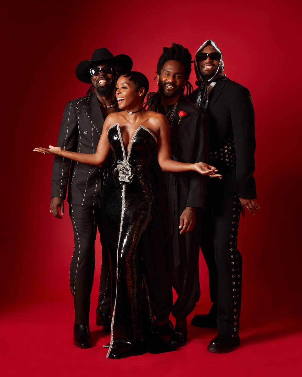 JanelleMonae's tweet photo. WONDALAND 
What a blessing it is to make art with f.a.m. for f.a.m.
Wait til they hear this next one. 😎🖤 https://t.co/n0C2Qy4akf