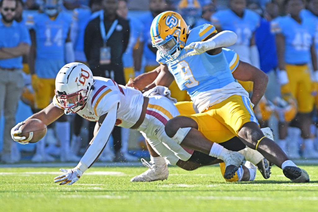 Uncommon_3's tweet photo. Extremely blessed to receive an offer from Lincoln university❤️💛go oaks @CoachA954 @coachshellzNT @NovaTitanFB @larryblustein @ShedrickMckenz2 https://t.co/mzxStXxpPJ