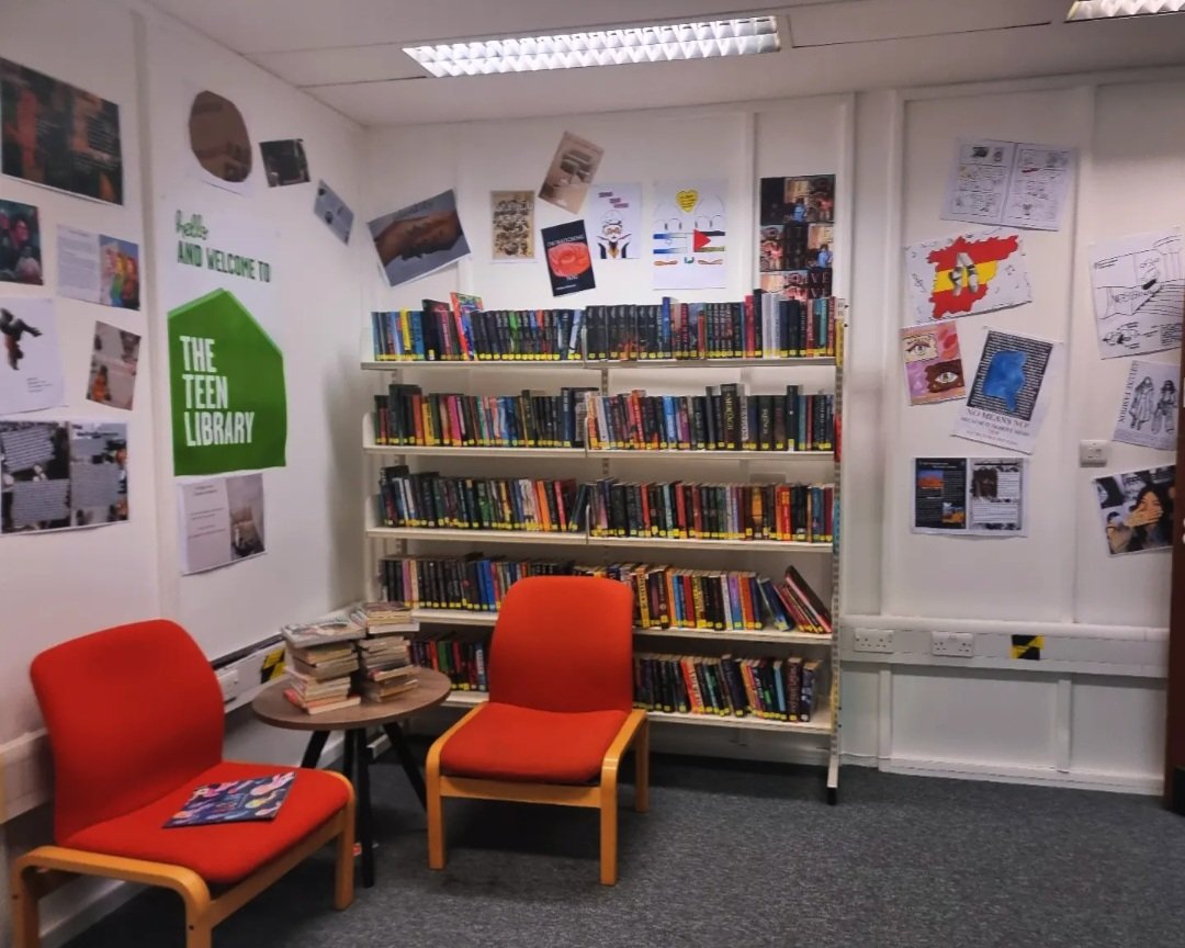 Im_Negomi's tweet image. Tonight we held @Better_Balham #TeenBookClub in the Teen Library!
The teens now have their own space surrounded by their own books to chat &amp;amp; laugh, &amp;amp; get inspired by the incredible collection of zines made by local 6th form school SFX ! @SFX6thForm
@wandsworthlibs 
#BalhamLibrary