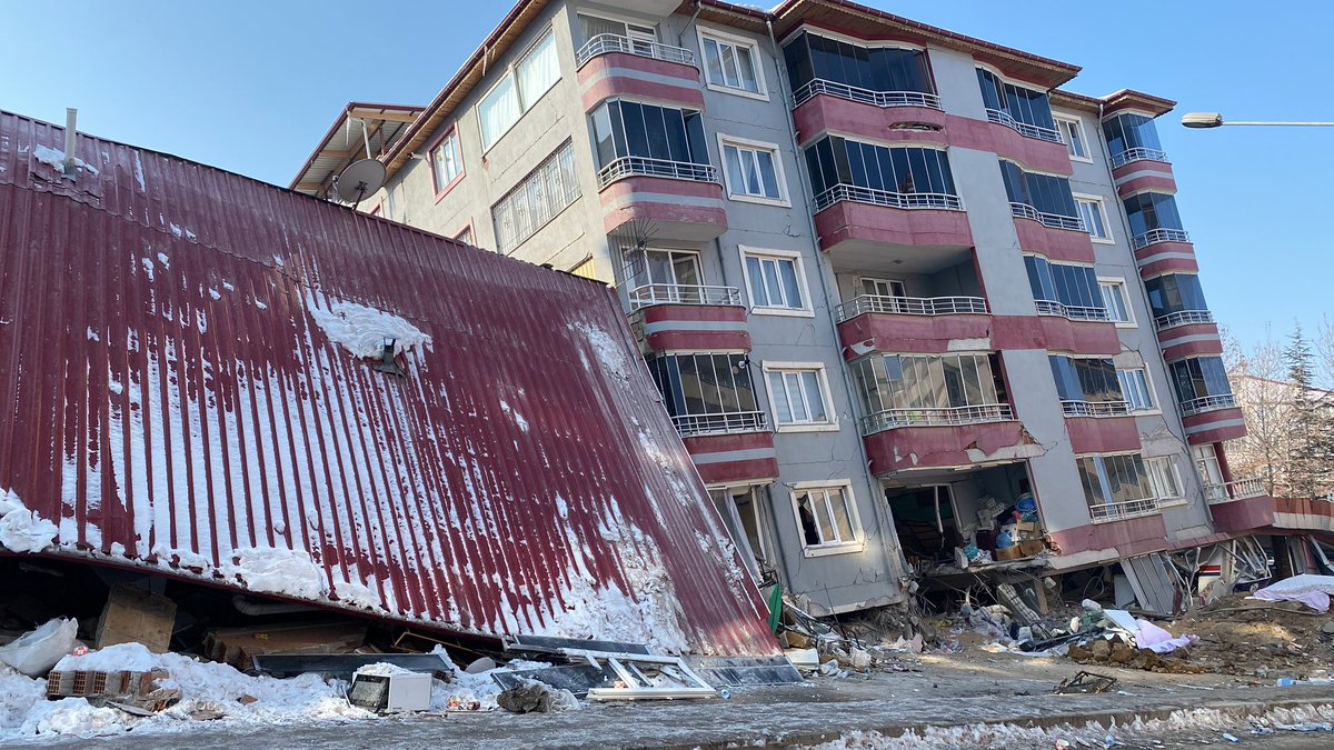 gMd_3419's tweet photo. Ordaydık, canımızdan can gitti, çok ağladık yada ağlayana omuz olduk..! Lakin yaraları birlikte sarmak için canla başla mücadele ettik. Gidenler dönmüyor ama bizler #maraş da bu çocukların gülümsemesini hatırlamak istiyoruz hep…
Rabbim bir daha yaşatmasın. #6subat2023 https://t.co/woZ92YS1x9