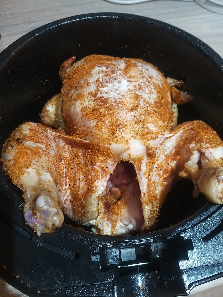 Hartley01Neil's tweet photo. Getting good at the new air frying lads @bootlegger1974 @1GarethWynJones @gazh81 lovely chicken tonight 🤣 https://t.co/pVl8D3DnM6