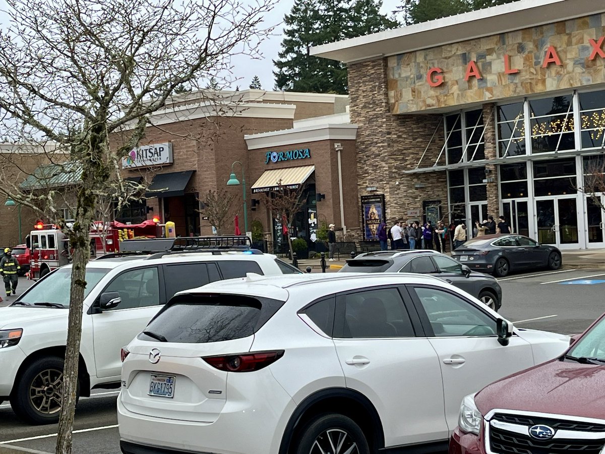 At 12:20 pm, we had a large fire response to a reported commercial structure fire at the Galaxy Movie Theater. Upon arrival, we found an evacuated building and a small kitchen fire that was out. Crews are currently investigating for any fire spread.