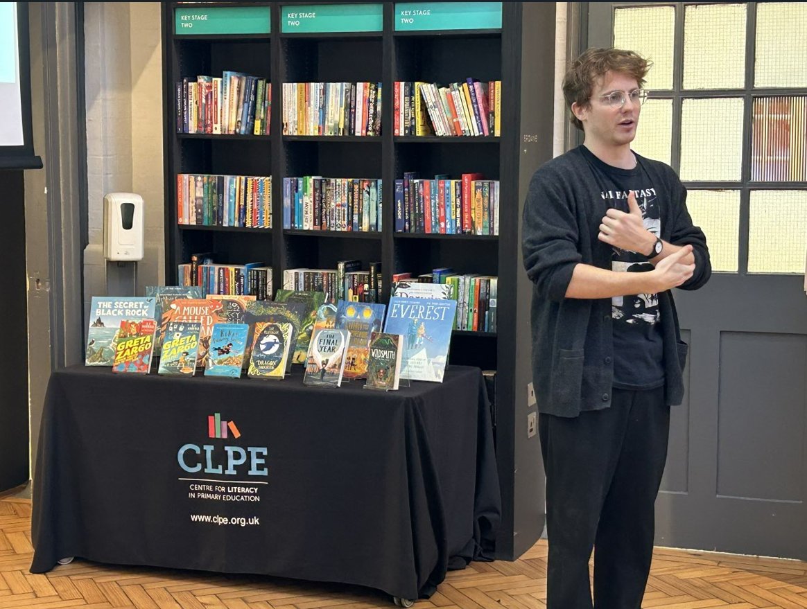 jejr100's tweet photo. A quite excellent start to February, launching the penultimate @clpe1 #PowerofReading cohort in a packed #LiteracyLibrary, great Associate School representation — not least facilitator Jacob Wahab —  determined attendees all the way from Walsall, and wunderkind @Joetoddstanton! https://t.co/tLATofOwyI