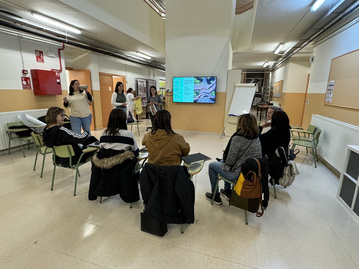 EscolaFlix's tweet image. Avui sessió #FAIG amb les companyes de l’Escola @puigcavaller de Gandesa per tal de reflexionar sobre el disseny dels nostres #FAIGLab 
#ProgramaFAIG #AprenentageXProjectes #AprenentatgeambSentit #ComunitatFAIG @cesirecat @InnovacioE #TerresdelEbre