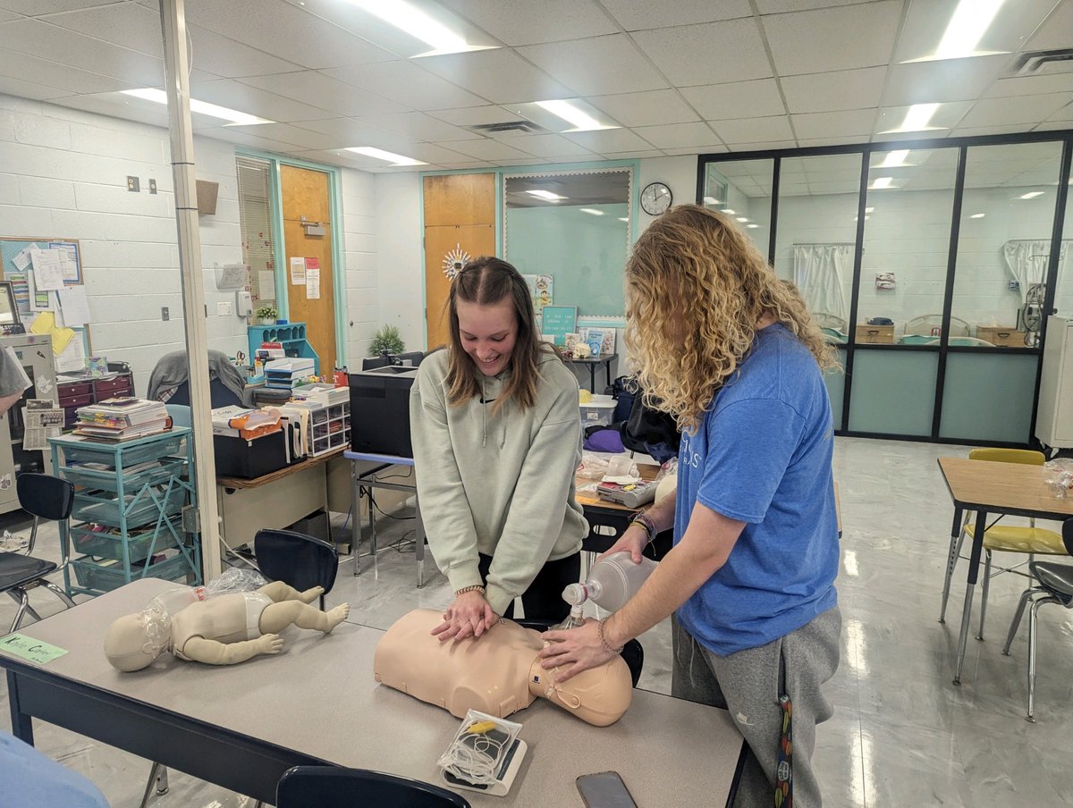 GreeneTechCtr's tweet photo. Collaborative learning for CPR certification as the criminal justice and health science classes teamed up. 
Our team of teachers, Mr. Morgan, Mrs. Coulston, and Mrs. Roberts love to showcase students in action.
#ctemonth #CPR https://t.co/WVwjlyk1To