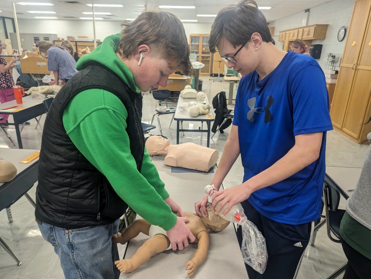 GreeneTechCtr's tweet photo. Collaborative learning for CPR certification as the criminal justice and health science classes teamed up. 
Our team of teachers, Mr. Morgan, Mrs. Coulston, and Mrs. Roberts love to showcase students in action.
#ctemonth #CPR https://t.co/WVwjlyk1To