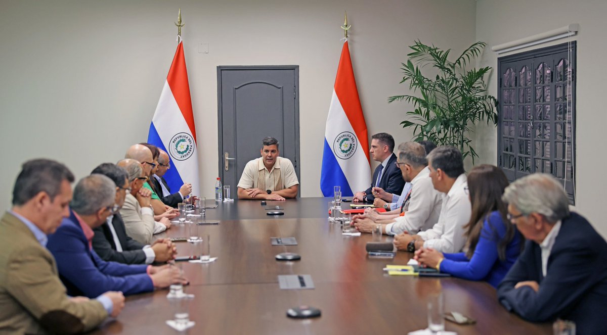 SantiPenap's tweet photo. Hoy les di la seguridad a las autoridades del Conacyt de que el Gobierno del Paraguay seguirá impulsando la investigación científica, como uno de los pilares fundamentales para el avance de nuestra sociedad en todos los órdenes. #GobiernoDelParaguay https://t.co/7WskIXzbBF