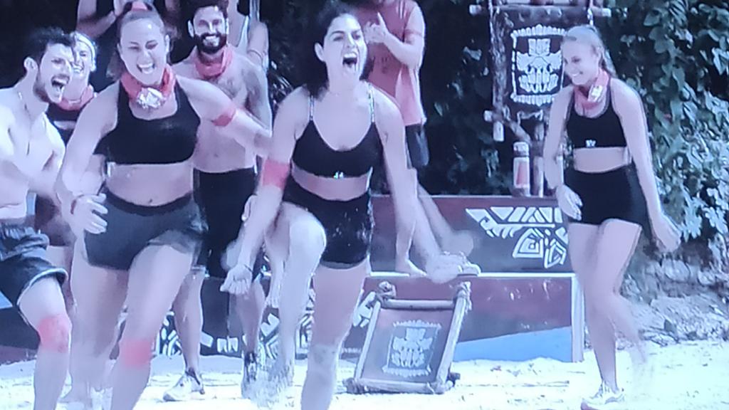 GeorGrigo's tweet photo. Μπλέ φιλάκια!!! Την πάμε με τα 1000❤️ #SurvivorGr https://t.co/XuAiD0fpsA