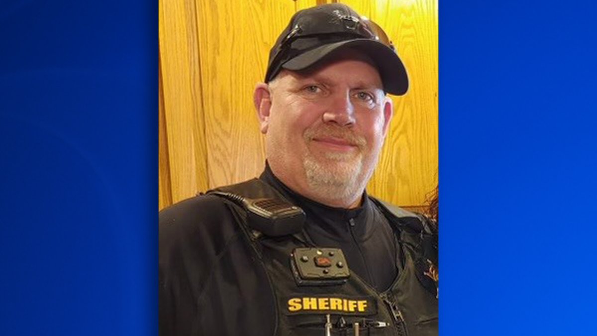 keloland's tweet photo. Towns in southeastern KELOLAND will be showing their support for the family of Moody County Chief Deputy Ken Prorok Monday night. https://t.co/JLvS5i1naD https://t.co/2QX9XhCD9V