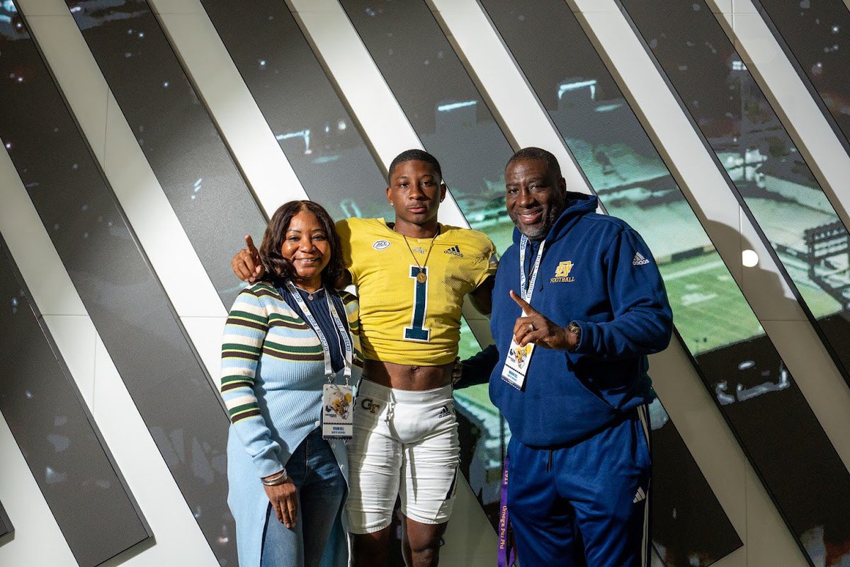4problem_'s tweet photo. Great visit this weekend at Georgia Tech!! 🐝🐝 @GTFootball @CoachSantucci @brent @RickyBrumfield @corypeoples @Q_Jones2 @coacherrinjoe https://t.co/SfK7KeNIUL