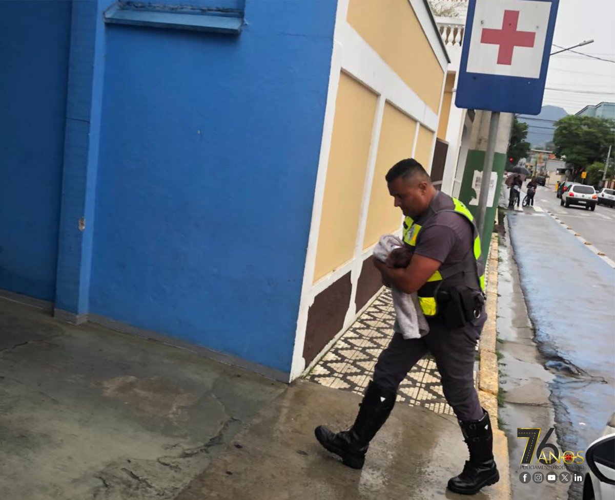 RodoviariaPMESP's tweet photo. Policiais do 6º BPRv, salvam bebê engasgada. Confira: https://t.co/RScPFa2QtL

#76AnosPoliciamentoRodoviário #PolíciaRodoviáriaSP #AnjosdoAsfalto #GuardiãodasRodovias #AForçaPúblicadeSãoPaulo #PolíciaMilitarSP #PMESP

AGÊNCIA DE NOTÍCIAS CPRv. https://t.co/UnQN6YcOu1