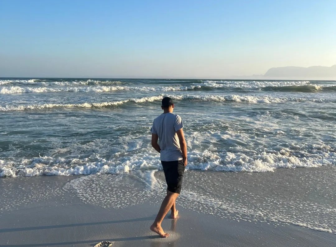 Midomok7's tweet photo. talking to the Ocean 🪄 https://t.co/fRXkA9frIz