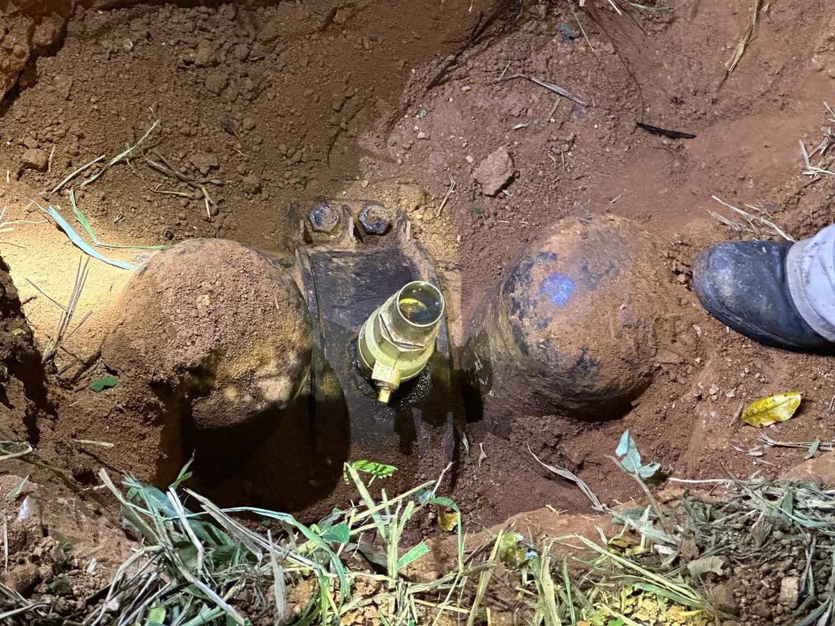 rioaxaca's tweet photo. #Oaxaca #Huachicoleo Localiza @SSPC_GobOax toma clandestina de hidrocarburo en el Istmo de Tehuantepec https://t.co/FQ8tjasaUu https://t.co/kKJzwZqJMh
