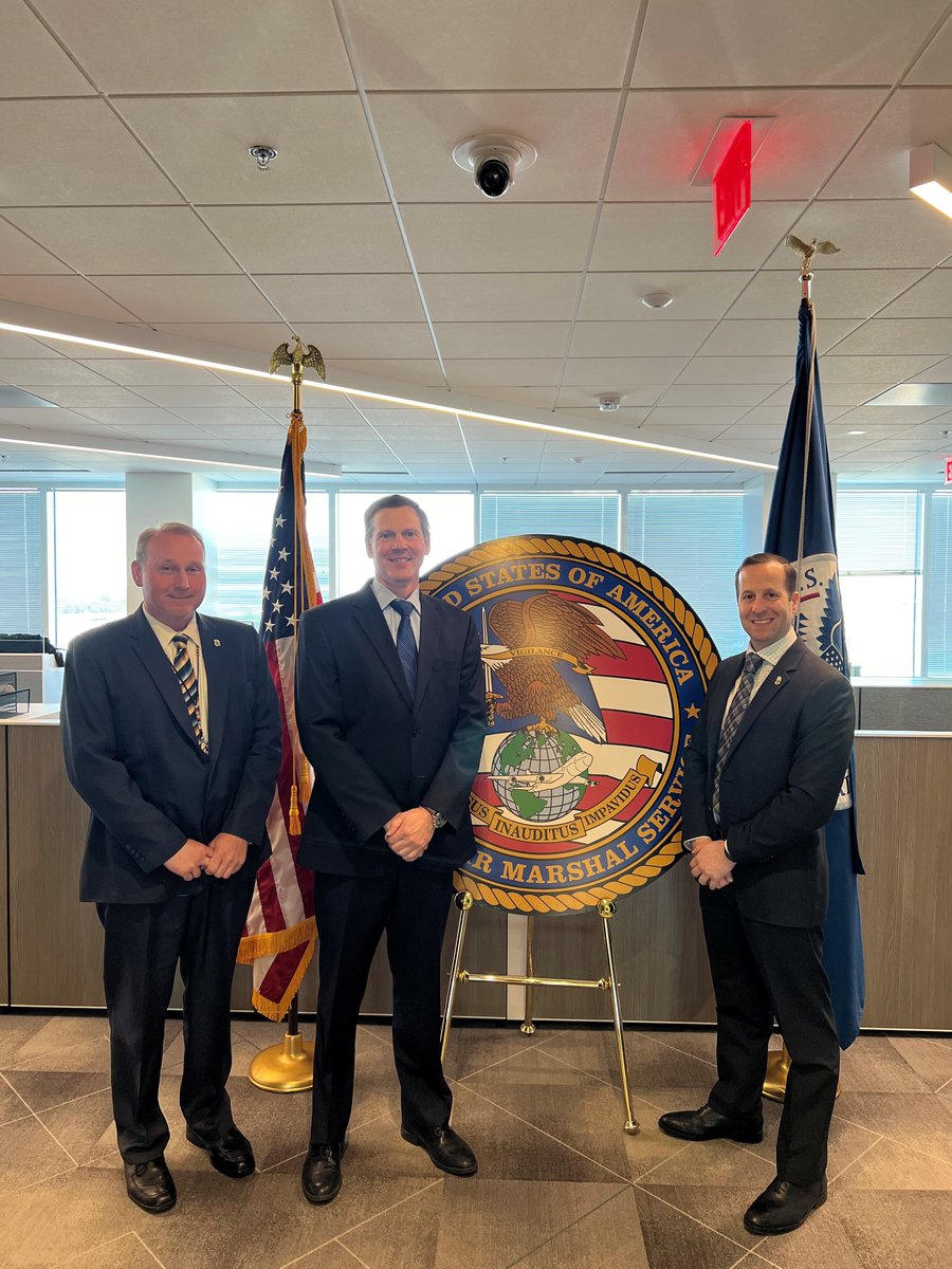 FLEOAORG's tweet photo. Calling all FAMS! Today, FLEOA President Mat Silverman and Vice President for Development & Programs Mike Dillinger met with the Federal Air Marshal Service Director Brian C. Belcher to discuss issues facing @TSA law enforcement components #DontGoItAlone https://t.co/PgwLGY0Hfs