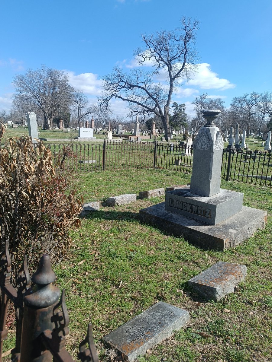 Took my students to the Oakwood Cemetery today. Great way to teach Texan German History in the sun!