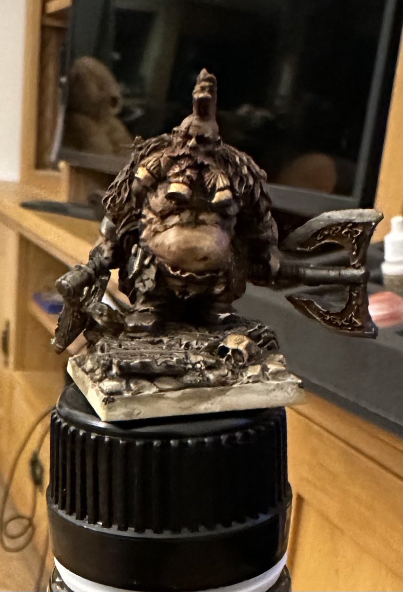 Dorrin_'s tweet photo. Anyone does #grimdark give any suggestions?!  I love the style and just trying to make it work.  Base not finished yet.  Toying with brightening the metals. Because… dwarf..

Used streaking grime, white spirits.  On track or what would help etc.  cheers! #Warmongers #oldworld https://t.co/s88nDMGxk9