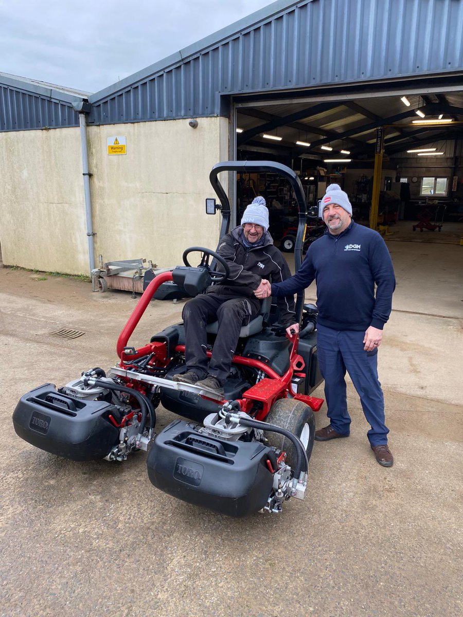 Meet our new Area Sales Manager Rob Leach who handed over a new Toro 3400 Triplex Mower to Matt at Saunton Golf Club today. 

Thanks to <a href="/SauntonGolfClub/">Saunton Golf Club</a> for your valued custom, we hope you enjoy your new machine! 😊
<a href="/ReesinkTurfcare/">Reesink Turfcare UK</a> <a href="/DevonGardenMach/">Devon Garden Machinery</a> <a href="/DGMTurfcare/">DGM</a> <a href="/TheToroCompany/">Toro</a>