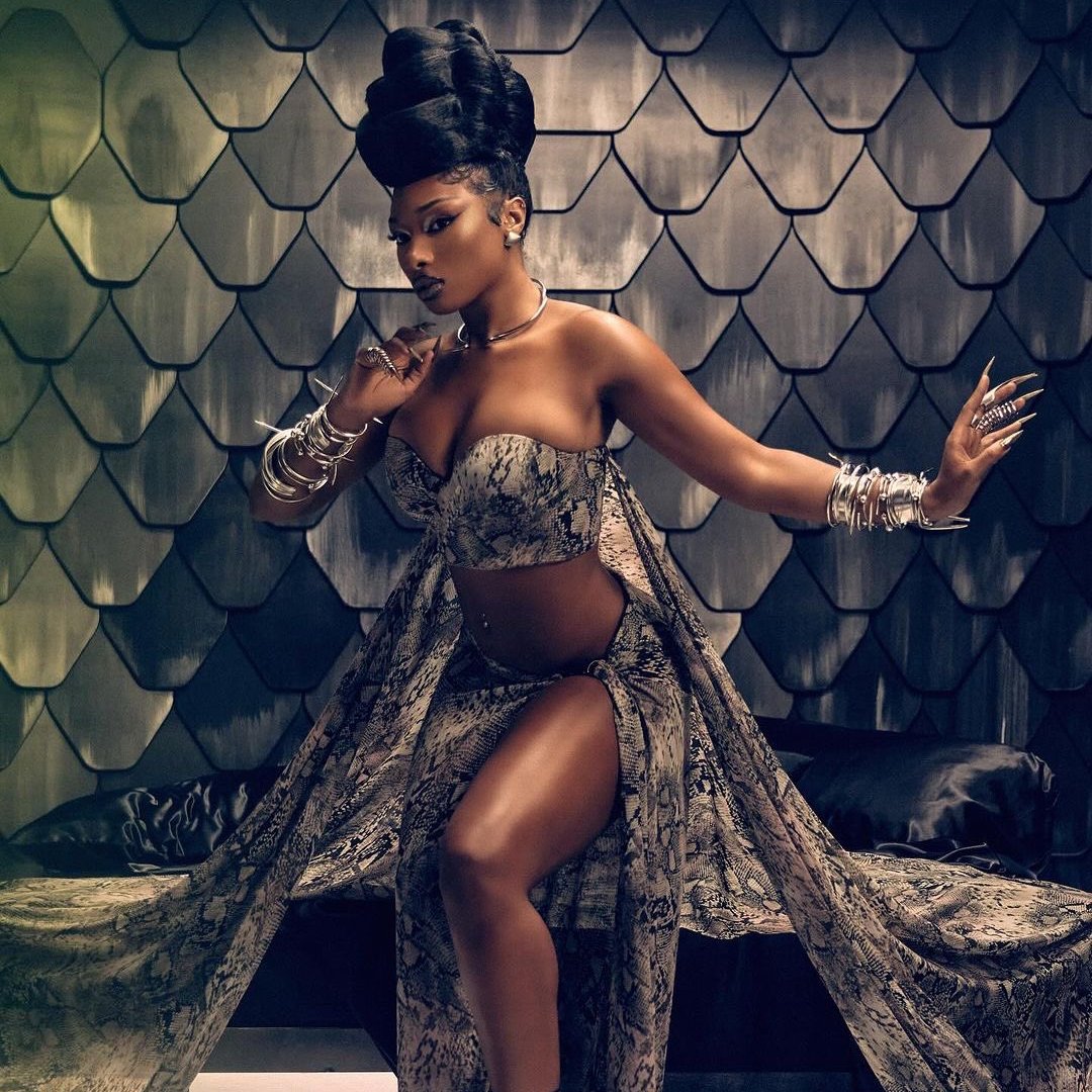 chartdata's tweet image. Megan Thee Stallion becomes the first female rapper to debut at #1 on the Billboard Global 200 with a solo song.