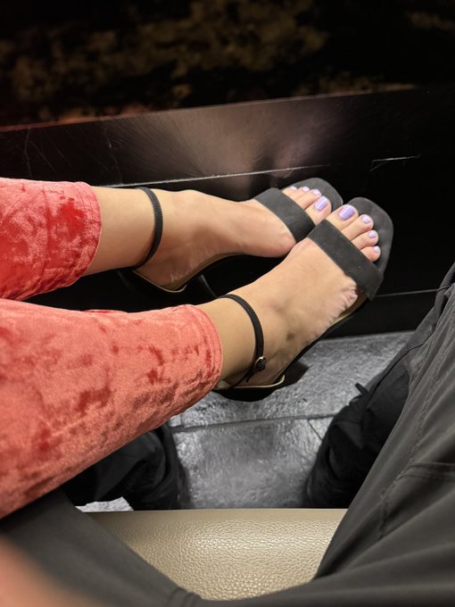 If you could take me out on a date. Where would you take me? https://t.co/Y4RdpdAohT<a href="/tag/revolutionarytune4"class="tags"><span>#revolutionarytune4</span></a>