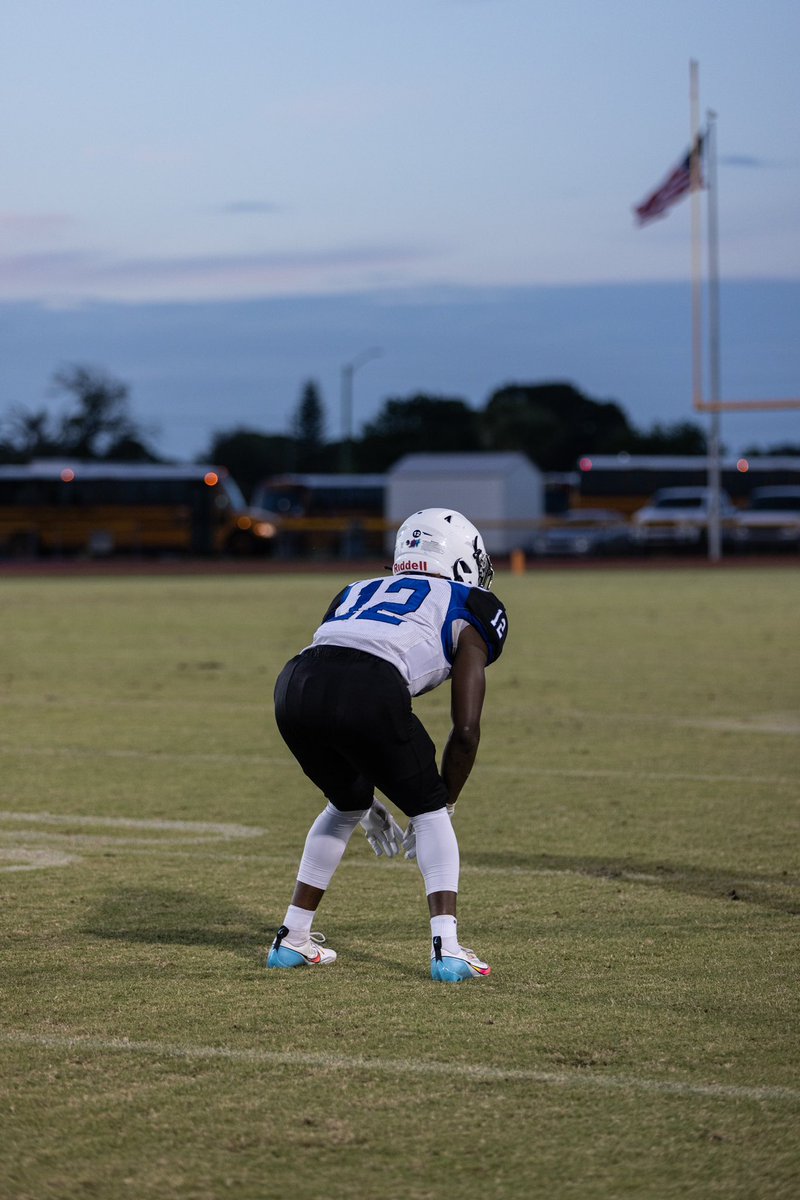 ScottRaymond7's tweet photo. Who will Heritage Panther RB/DB TD machine Tayshawn Benson sign his NLI with? Stay tuned Wednesday Feb 7 at 4:30pm to find out!!! #Dominate #LockedIN #BrevardBuilt #MalabarMonsters #TDMachine @TayshawnBenson @Coach_Benson9 @Coach23EJ_Mayes @tybenson14 @SportsBrevard @bighitslive https://t.co/Orfho5lV6g