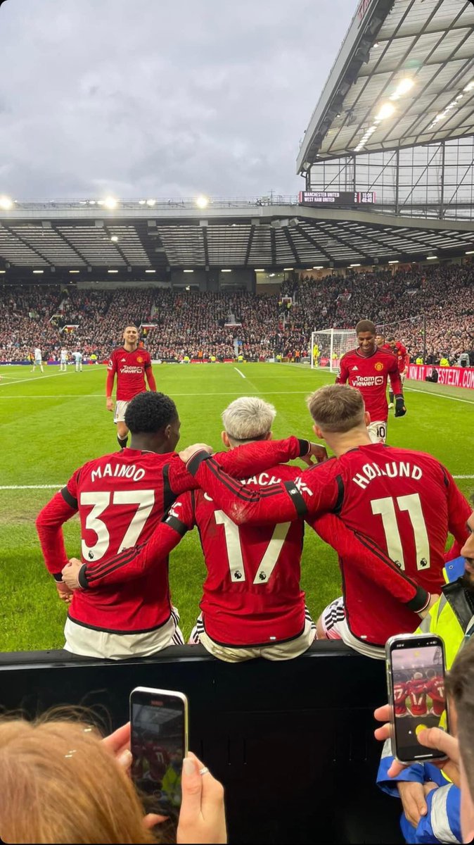 RaySnowing's tweet photo. Oi gente, sou o Ray, sou torcedor fanático do Manchester United e basicamente vou comentar muito sobre o Manchester United e alguns jogos da Premier League e alguns assuntos aleatórios, tido isso, se for novato, seja bem vindo ao meu perfil e espero que se sintam confortável🙂. https://t.co/NeDGYypBAH