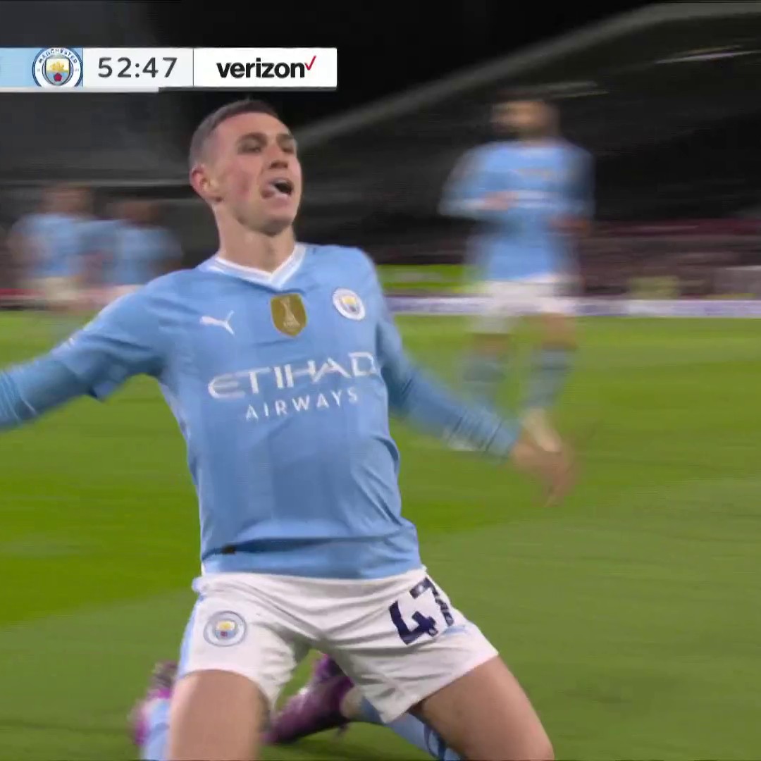 "Fantastic Foden!"Man City's young star scores again to give the champions the lead!