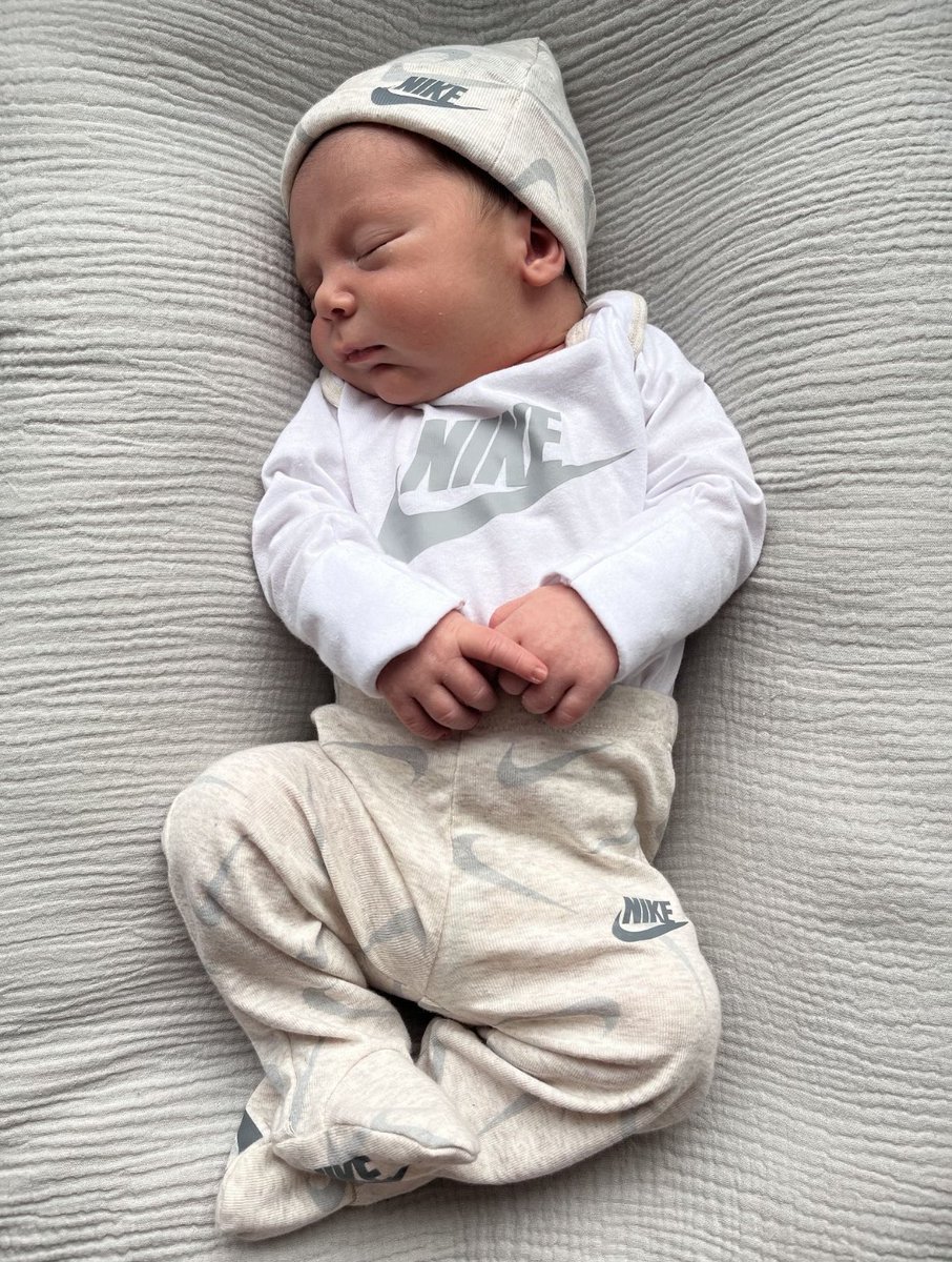 tammyb1095's tweet photo. @neilbyrne_CT 
Meet our new Grandson.  The 1st for us.  Bronson William Marco Butt. https://t.co/hXqeqliCB0